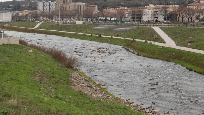 Illustration rive de gier